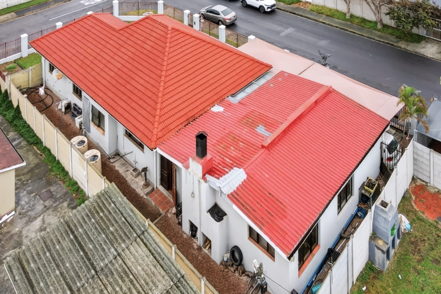 4 Bedroom Property for Sale in Oakdale Western Cape